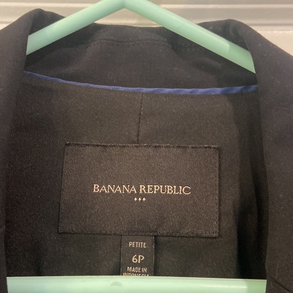 Banana Republic - classic 2 button Black Blazer - Picture 3 of 11